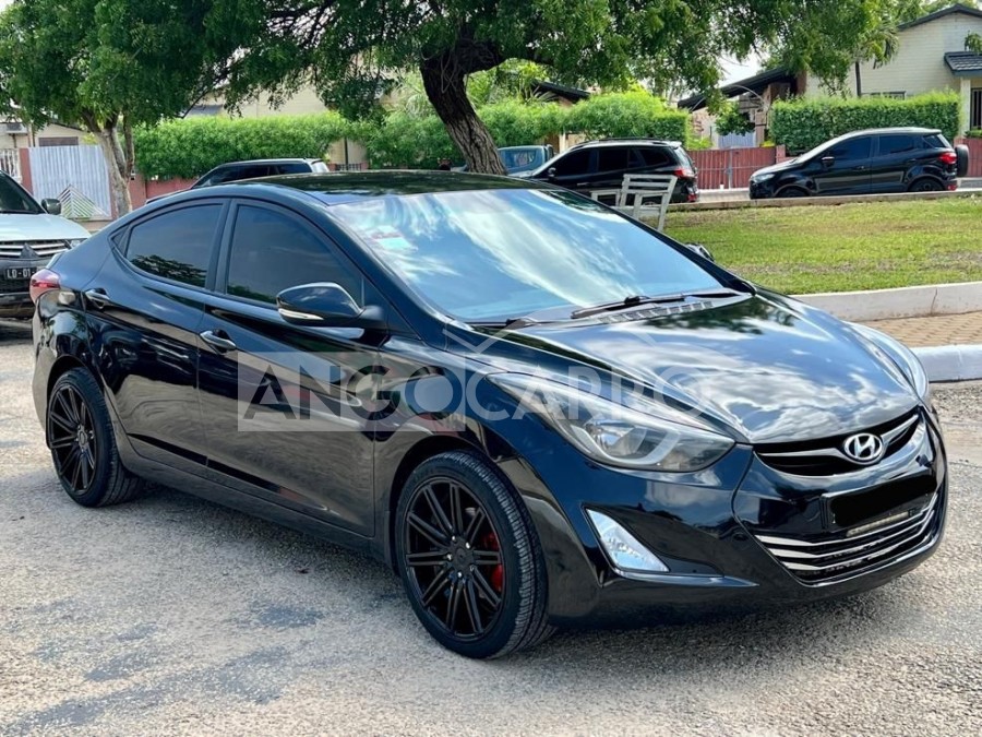 Hyundai Elantra 2015 (Gasolina) - Angocarro