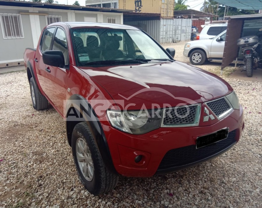 Mitsubishi l200 2012