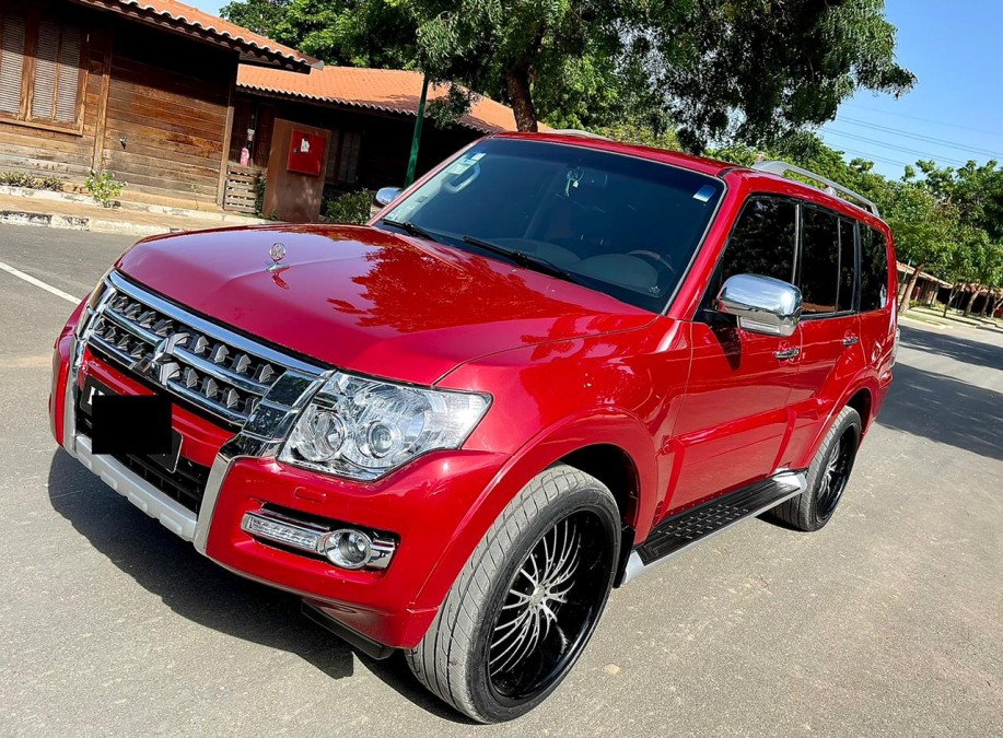 Mitsubishi pajero 2013 года