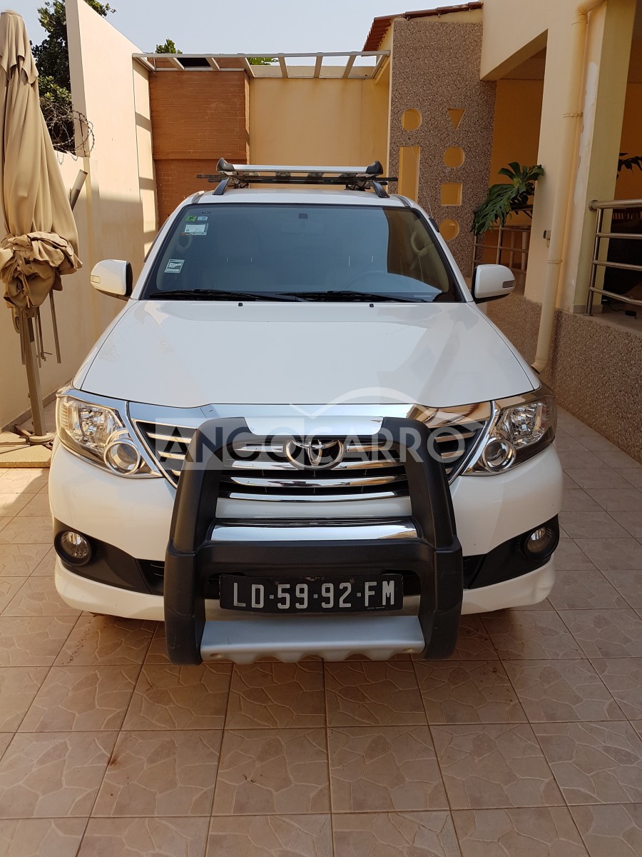 Toyota Fortuner 2013 (Gasolina) - Angocarro