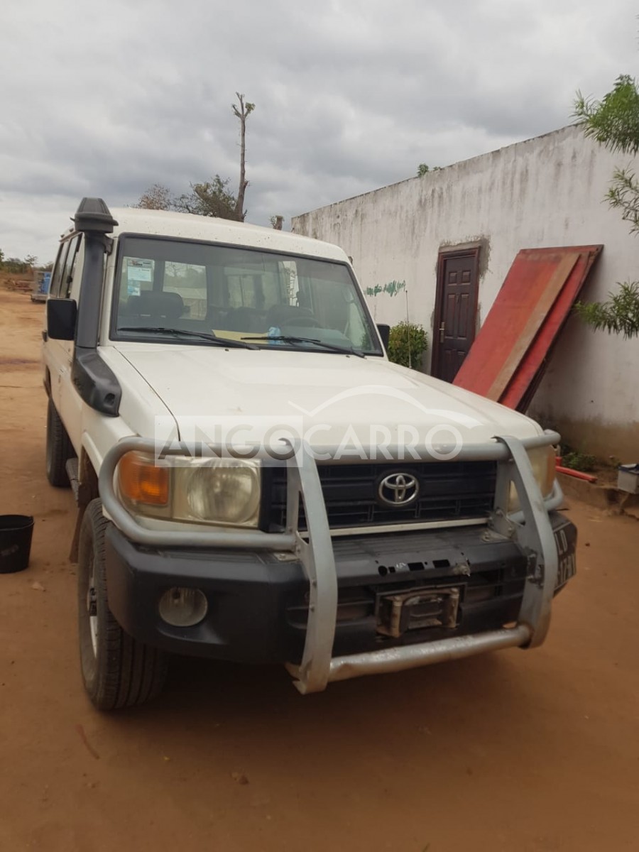 Toyota Land Cruiser 2011 (Diesel) - Angocarro