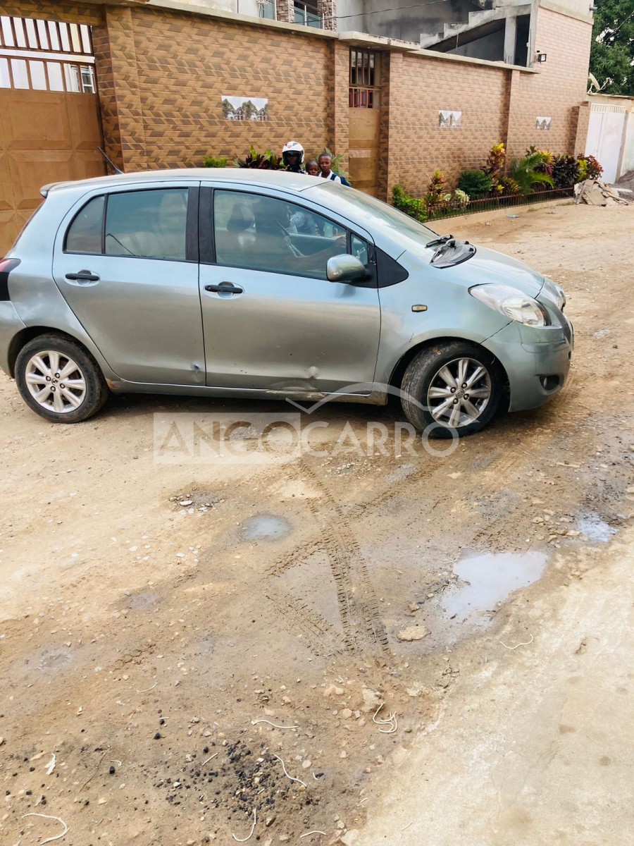 Toyota Yaris 2010 (Gasolina) - Angocarro