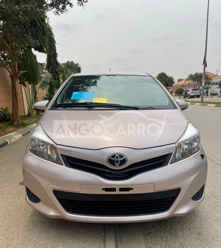 Adaptateur 2-DIN Soft Touch Noir Pour Toyota Yaris 2014 - Montage Autoradio